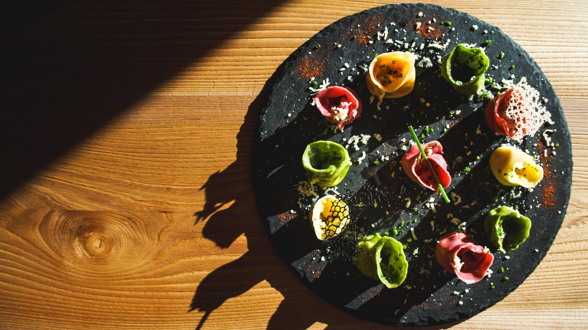 Piatto di tortellini colorati al Rifugio Ütia Lé